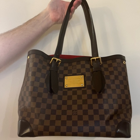 Authentic Louis Vuitton Damier Purse.  Purchased on a cruise line
Pre loved - Picture 5 of 10